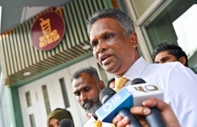 މޭޔަރު ކަމަށް ހޮވުނު އާޒިމަށް ރައީސް މަރުހަބާ ދަންނަވައި ވިދާޅުވީ އެއްބާރުލުން ދެއްވާނެ ކަމަށް