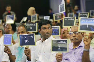 ބޮޑު ދަނަރި ފޫބައްދަން ސަރުކާރު ކުންފުނިތަކުގެ ހިއްސާ ވިއްކާލަނީ