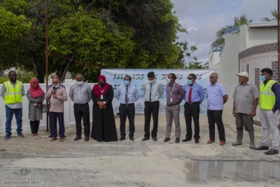 އައްޑޫ ސިޓީގެ ތިން އަވަށެއްގެ ބޮޑުމަގުގައި އަލުން ތާރުއެޅުމުގެ މަސައްކަތް ފަށައިފި