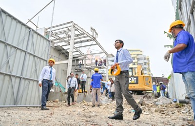 ސްޓެލްކޯއާ ޖެހިގެން އޮންނަ ދޮންއަދަރާދަ ހިނގުން އެއްކޮށް ހުޅުވާލަނީ