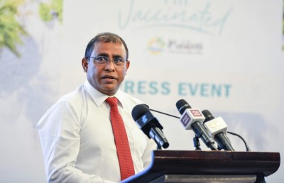 ޓޫރިޒަމް ދާއިރާގެ އެންމެންނަށް ކޮވިޑް ވެކްސިން ދޭ ފުރަތަމަ ގައުމަކަށް ރާއްޖެ ހަދަން ކެމްޕޭނެއް