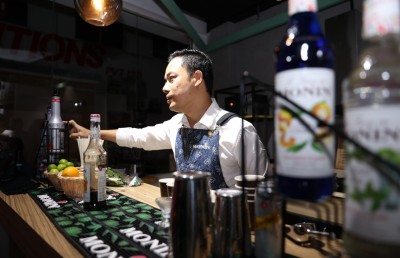 ސިމްޑީ ރެސޫގައި "މޮނިން"ގެ ޕްރޮޑަކްޓުތައް ވިއްކަން ފަށައިފި