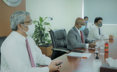 އެފްރިކާގެ ބައެއް ސަފީރުންނާ މިނިސްޓަރު ބައްދަލުކުރައްވައިފި