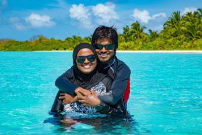 ކައިވެނީގެ އެނިވާސަރީގައި އަނބިމީހާ ރަނގަޅަށްވެސް ސިއްސުވާލައިފި