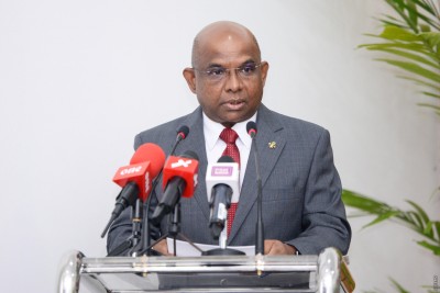 ކޮވިޑާ އެކު ނޫސްވެރިކަމަށް އޮތް ނުރައްކާ ކުޑަކުރަން ޖެހޭ: މިނިސްޓަރު