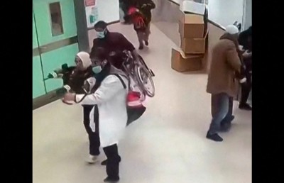 އިޒްރޭލު އޭޖެންޓުން މެޑިކަލް ސްޓާފުންގެ ހެދުމުގައި ފަލަސްތީނުގެ ހޮސްޕިޓަލަކަށް ވަދެ ބަޔަކު މަރާލައިފި