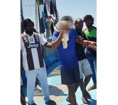 މަސްވެރިއެއްގެ ލޮލަށް ބުޅިއެއް ހެރި ފަރުވާދެނީ