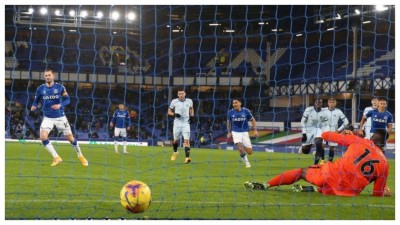 އެވަޓަން އަތުން ބަލިވެ ތާވަލްގެ އެއްވަނައަށް އެރުމުގެ ފުރުސަތު ޗެލްސީއަށް ގެއްލިއްޖެ