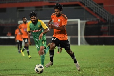 މިއަހަރުގެ ޗެރިޓީ ޝީލްޑް އުފުލާލި އީގަލްސްގެ ފުރަތަމަ ކުރިމަތިލުން މިރޭ