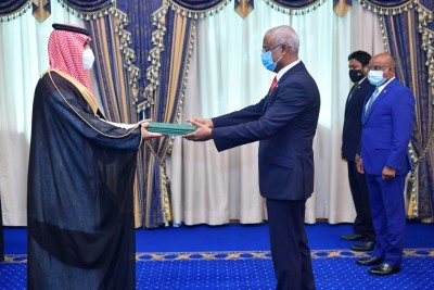 ސައުދީގެ އާ ސަފީރުގެ ފަތްކޮޅު ރައީސަށް އަރުއްވައިފި