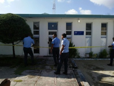 ފާމަސީއެއް ފަޅާލައި، އަމަލުވާ ޒާތުގެ ބޭސްތަކެއް ވަގަށް ނަގައިފި