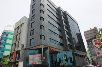 ބޭންކުތަކުގެ ބޯޑުގައި ސިޔާސީ މީހުންގެ އާއިލާގެ މީހުންނަށް ތިބެވޭގޮތް ހަދައިފި