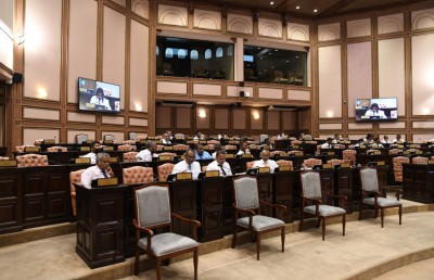 ދައުރުން ބޭރުން މަޖިިލިސް ޖަލްސާއެއް ބާއްވަން މަސައްކަތް ކުރަނީ