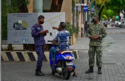 ކޮވިޑް ކޮންޓްރޯލްކުރުމުގެ ފިޔަވަޅުތައް ތަންފީޒުކުރަން ފުލުހުންނާ އެކު ސިފައިން ނުކުމެއްޖެ