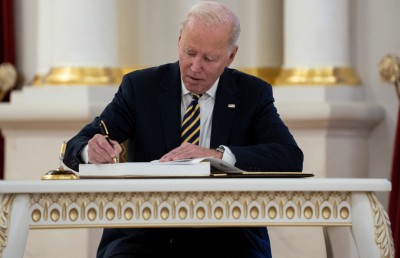 ފަލަސްތީނު މީހުން އެމެރިކާއިން ޑީޕޯޓްކުރުން ބައިޑެން މަނާކުރައްވައިފި