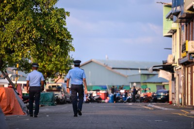 ކާފިއު ގަޑީގައި ބޭރުގައި އުޅޭ މީހުން ޖޫރިމަނާ ކުރާނަން: ފުލުހުން