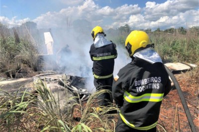 މެޗަށް ދަނިކޮށް ފްލައިޓް ވެއްޓި ހަތަރު ކުޅުންތެރިންނާއި ޓީމުގެ ރައީސް މަރުވެއްޖެ