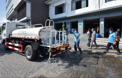 މާލޭގެ މަގުތައް ޑިސްއިންފެކްޓްކޮށް، ދޮންނަން ފަށައިފި