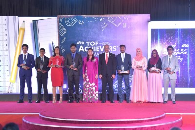 ޓޮޕްް 10 ރަސްމީ ޖަލްސާގައި ހަމައެކަނި އެއްވަނައަށް އިނާމުދޭތީ ނުރުހުން