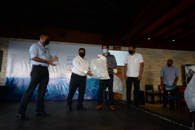 ދުވަހުން ދުވަހަށް ޕްލާސްޓިކް ކުނި ރީސައިކަލް ކުރަން ފޮނުވަން މަޝްރޫއެއް ފަށައިފި