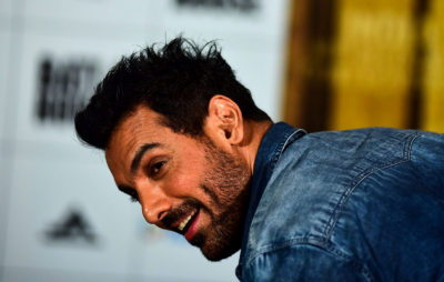 ޖޯން އަނެއްކާވެސް "އެޓޭކް"ގެ މަސައްކަތަށް