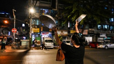 މިޔަންމާގައި ސޯޝަލް މީޑިއާ ބޭނުން ނުކުރެވޭ ގޮތް ހަދައިފި