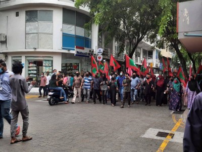 މުޒާހަރާގެ ބައިވެރިން ރައީސް ނަޝީދަށް ހަމަލާދޭން އުޅެފައެއް ނުވޭ: އަދުރޭ