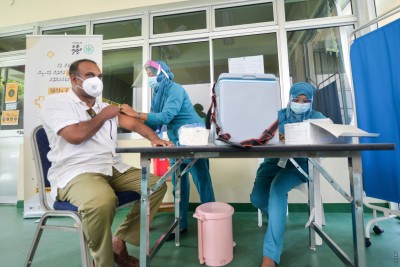 ސޯޝަލް ސެންޓަރުގެ ވެކްސިން ކިޔޫ ދިގުވެއްޖެ، މާދަމާ ވެކްސިން ޖަހަން މަޑުކޮށްލާ!