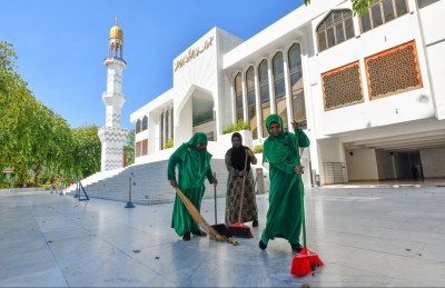 މާލޭގެ މިސްކިތްތައް ސާފުކޮށް ބަލަހައްޓަން ދިވެހިން ހޯދަނީ