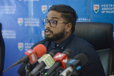 ލީގު މެދުކަނޑާލާފައި ނުބޭއްވޭނެ، ކުޅުން އަވަހަށް ފަށަން ޖެހޭ: ބައްސާމް