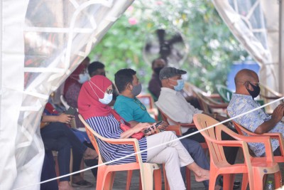ދިގު މުއްދަތަށް ބޭސް ކުރާ 18 އަހަރުން މަތީގެ މީހުނަށް މާދަމާ ވެކްސިން ޖަހަނީ