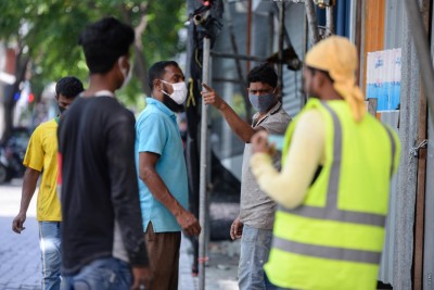 ލިޔެކިޔުން ނެތް ބިދޭސީންނަށް ވެކްސިން ދިނުމުގެ ކަންކަމަށް ދަރުމަވެރިން ބޭނުންވެއްޖެ
