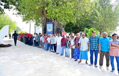 ހޮޅުދޫ ކައިރީގައި އޮންނަ ފަޅުރަށެއް އާބާދުކުރަނީ