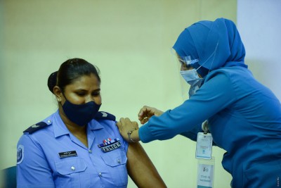 ފުލުހުންގެ 50 ޕަސެންޓް މީހުންނަށް ވެކްސިން ދީފި