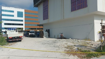 ހުޅުމާލޭގައި ހަދަމުންދާ އިމާރާތްތެއްގެ ތެރެއިން މަރުވެފައި އޮތް މީހަކު ފެނިއްޖެ