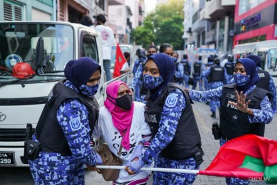 ދެން މުޒާހަރާ ކުރާނަމަ ގާނޫނީ ފިޔަވަޅު އަޅާނަން: ފުލުހުން