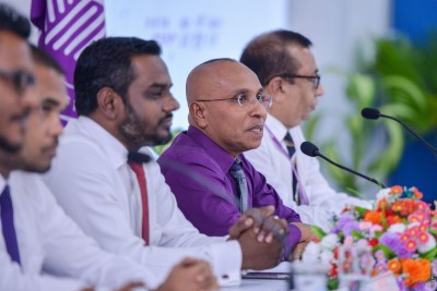 މުވައްޒަފުންނަށް ފުރައްސާރަކުރުމާއި ބިރުދެއްކުމުގެ ތުހުމަތު ހަބީބަށް ކޮށް، މައްސަލަ މަޖިލީހަށް
