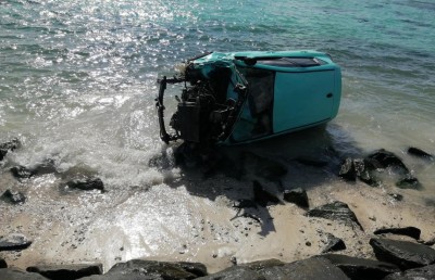 ތިނަދޫގައި ބާރަށް ދުއްވި ކާރެއް މޫދަށް؛ މީހަކަށް ކަމެއް ނުވޭ!