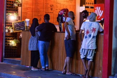 ރޭގަނޑު އަށަކުން ކެފޭ ބަންދުކުރަން ޖެހޭ މުއްދަތު ހަތަރު ދުވަހަށް އިތުރުކޮށްފި