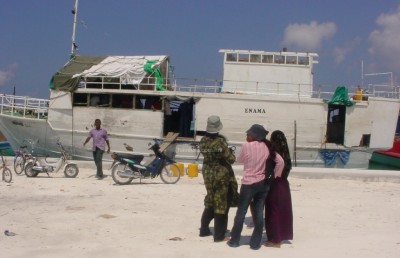 އެނަމާ ބޯޓުގެ ހާދިސާ: ހަތަރު މަހުގެ ކުއްޖަކު ސަލާމަތްވީ ހައިރާން ކުރުވަނި ގޮތަކަށް