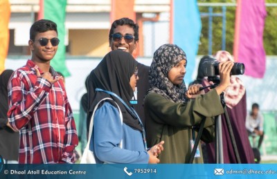 ކެމެރާތައް ހިފައިގެން ނުކުމެ މިފަހަރު މިތިބީ ދަރިވަރުން!