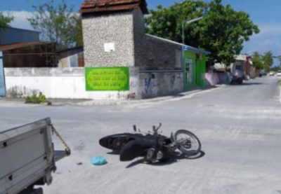 ކުޅުދުއްފުށީގައި ހިނގި އެކްސިޑެންޓެއްގައި އަނިޔާވި ކުއްޖަކު މަރުވެއްޖެ