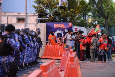 މުޒާހަރާ އިން ހައްޔަރު ކުރި މީހުން ޖޫރިމަނާކޮށް ދޫކޮށްލައިފި