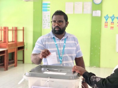 ކަރަންޓު ބިލް ނުދެއްކި ކަމަށް ބުނެ ބިލެއްފަހީ ކައުންސިލްގެ ރައީސް ސަސްޕެންޑުކޮށްފި