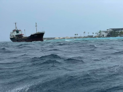 ނަގިލި ކަހާލައިގެން ގޮސް، ތެޔޮ ބާޖެއް ފަރަށް ލައްވެއްޖެ