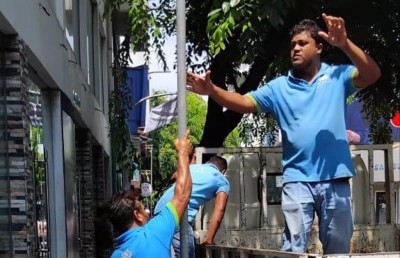 ޕޯސްޓަރު ހަރުކުރަން ޕޭވްމަންޓަށް ޖަހާ ހޮޅިތައް ނަގާނަން: ސިޓީ ކައުންސިލް