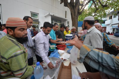 މިސްކިތްތަކުގައި ރޯދަވީއްލާއިރު ގައިދުރުކަން ޔަގީން ކުރަން އިލްތިމާސެއް