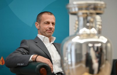 ޔޫރޯގެ ތާރީހީ މުބާރާތަށް ކޮވިޑްގެ ހިޔަނި އެޅިފައި