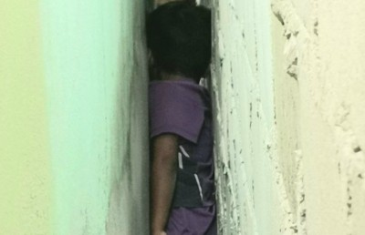 ނަރުދޫގައި ދެ ފާރު ދޭތެރޭ ކުއްޖަކު ތާށިވުމުން ފާރު ތަޅާލައިގެން ސަލާމަތްކޮށްފި