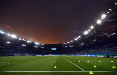 ޔޫރޯގެ ތާރީހީ މުބާރާތަށް ކޮވިޑްގެ ހިޔަނި އެޅިފައި